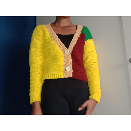 Gehäkelte mehrfarbige Strickjacke mit Knöpfen